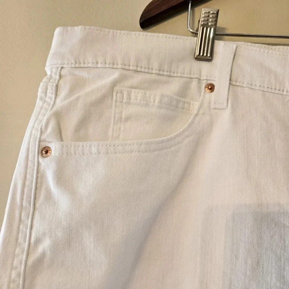 Signature by Levi Strauss & Co. High Rise Plus Size Heritage Denim Shorts 28W. - Picture 7 of 16